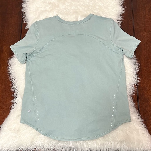 Lululemon Size 8 High-Neck Running and Training T-Shirt
Silver Blue Light Green - Picture 9 of 13